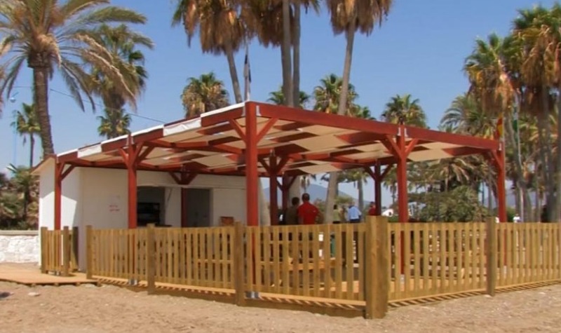 Nieuwe bibliotheek Open op het strand in San Pedro Alcántara
